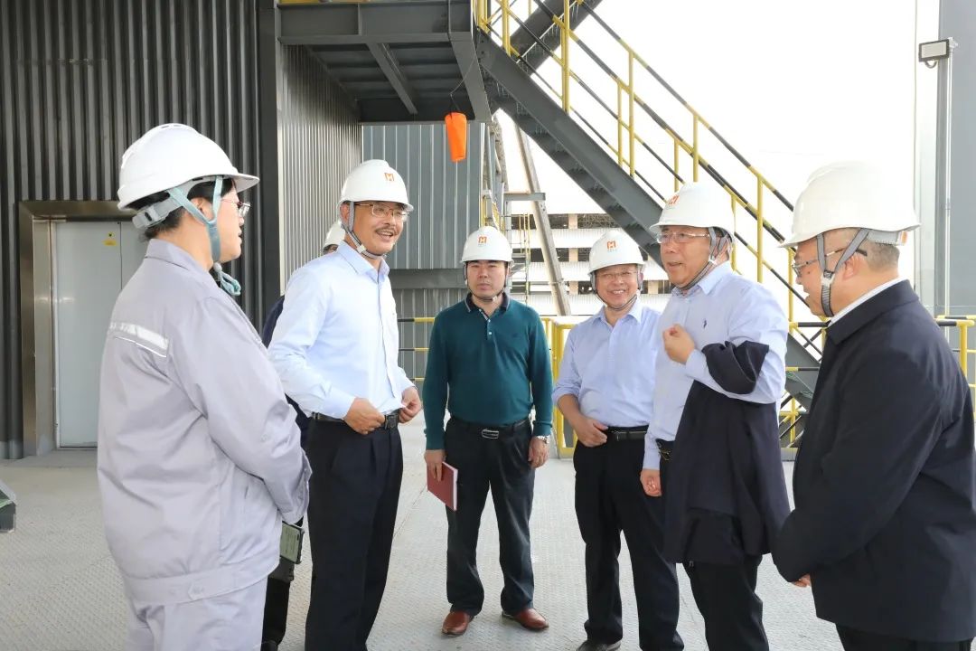 海南省政协副主席李国梁一行到海南矿业调研